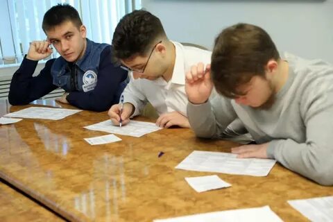 Контрольную работу писало 30 человек