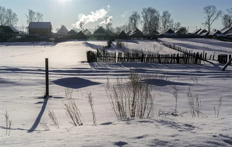 Сколько градусов в деревне. Деревня издалека зимой. Деревня зимой издали. Утро зима деревня. Деревня зимой вид издалека.