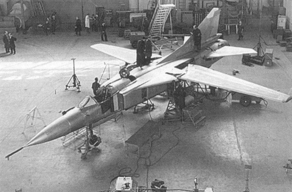 Прототип 23. Самолет миг 23. Микоян миг-23. Миг-23 реактивный самолёт. Прототип миг-23.