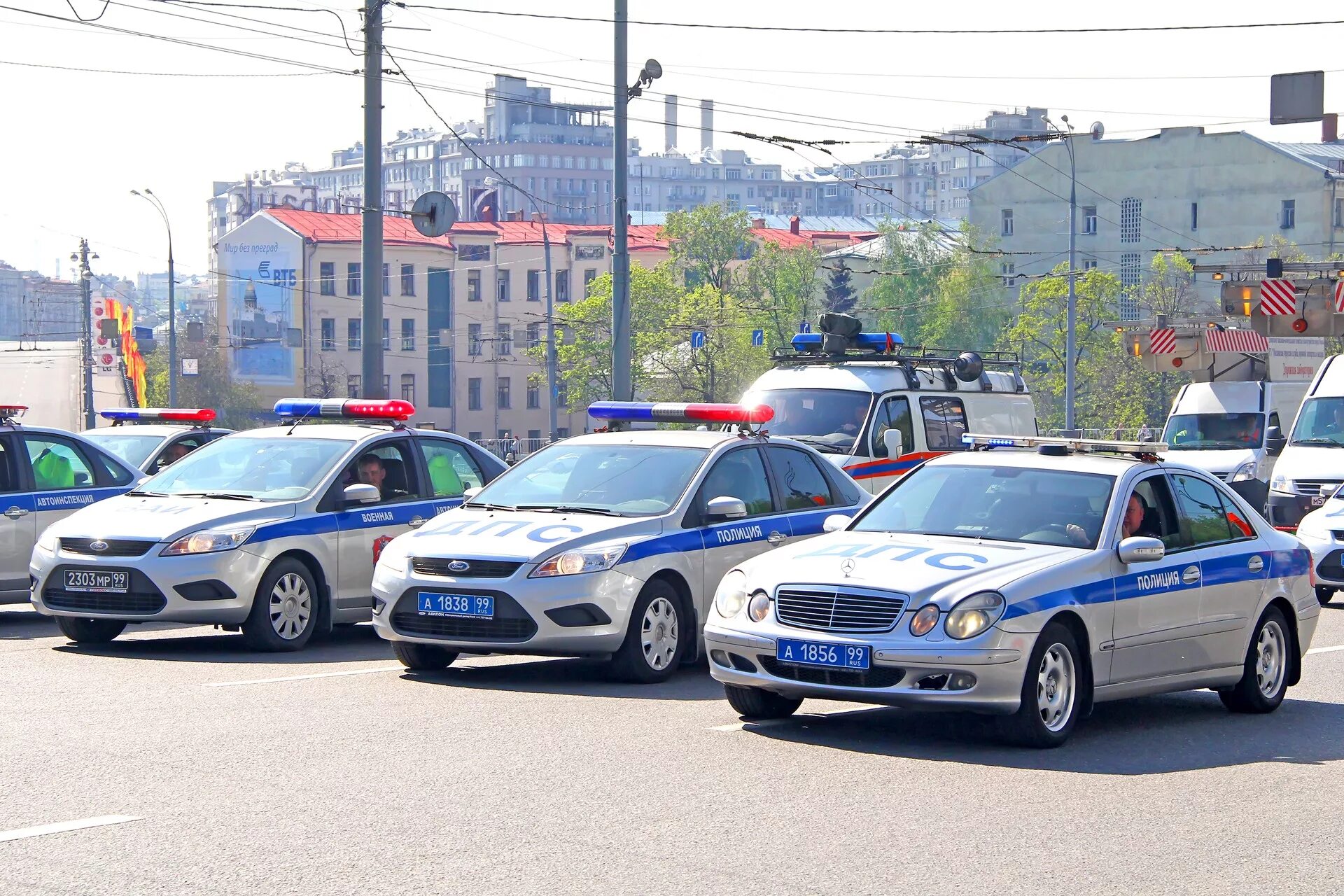 Автомобиль через гибдд. Машина полиции в РФ С проблесковым маячком. Патрульный автомобиль ДПС. Полицейская машина с мигалкой. Полицейский автомобиль Россия.