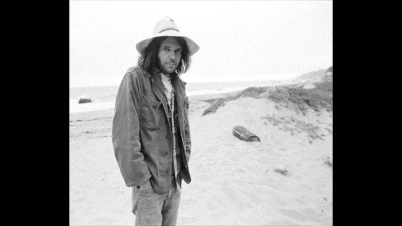 Neil young в молодости. Neil young "on the Beach". Neil young on the Beach 1974. Neil young альбом on the Beach.