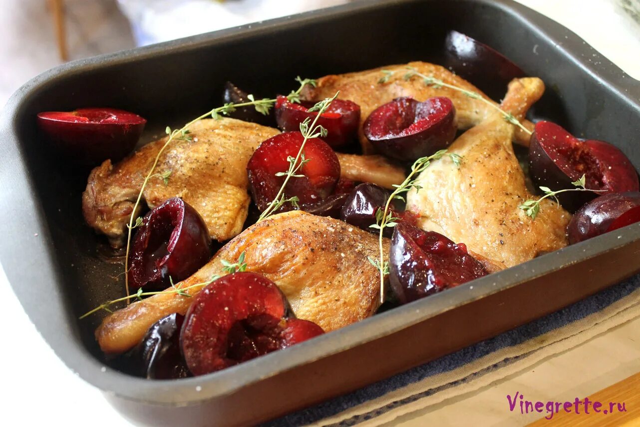 пирог с творогом и сливой. джимми оливер сливовый пирог. сливовый пирог карла шумахера. пирог со сливой. пирог со сливами.