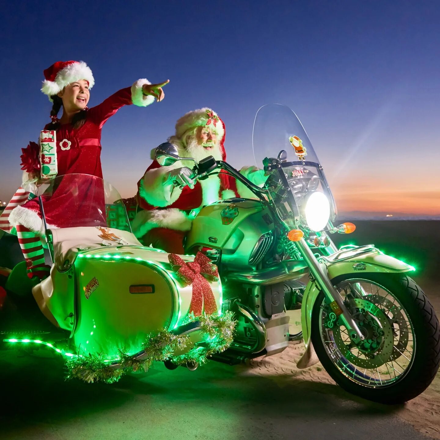 День мотоциклиста 2024. Новогодний мотоцикл. Мото новый год. С новым годом мотоцикл. Дед Мороз на мотоцикле.