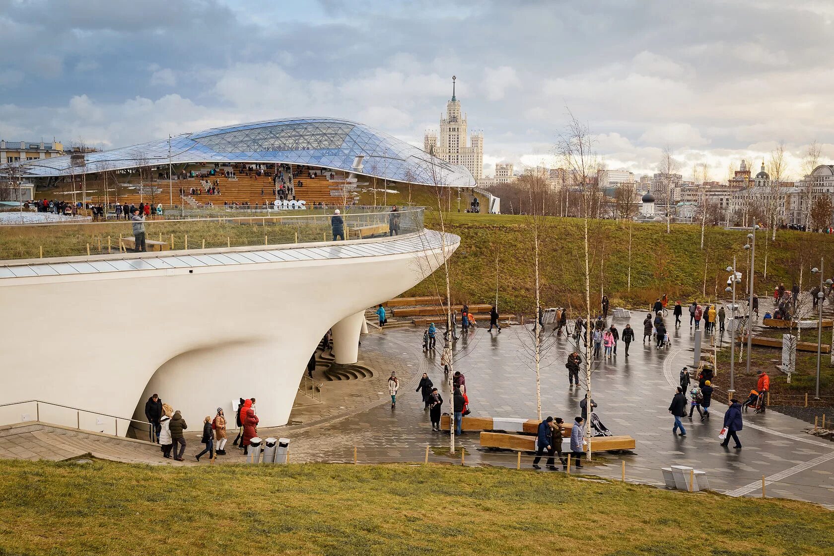 Зарядье выставки часы работы. Парк Зарядье. Парк Зарядье в Москве. Парк Зарядье осенью. Парк Зарядье осень.