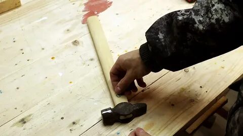 Объясните способ насаживания молотка на рукоятку