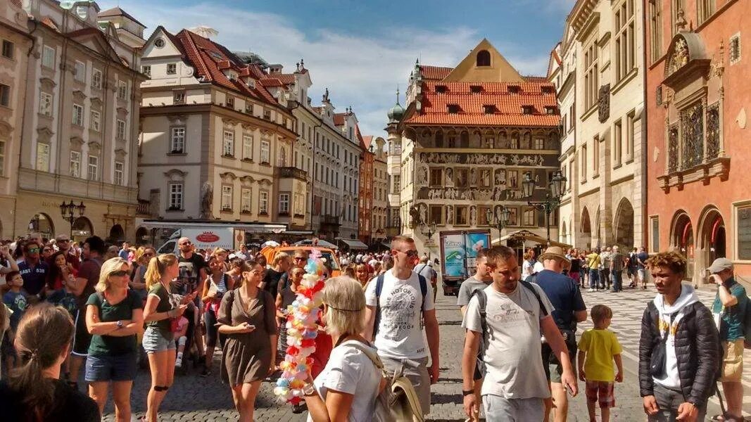 Русские в Чехии. Прага люди. Туристы в Чехии. Жители Праги.
