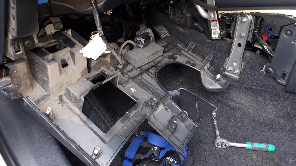 Как снять печку кашкай Замена моторчика отопителя Nissan Qashqai (1G), 2 л, 2007 года своими руками D