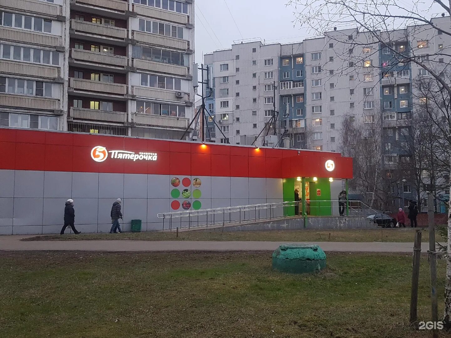 Плещеева 15. Улица Плещеева 20 Москва Пятерочка. Пятерочка Плещеева 20. Плещеева 15 Пятерочка. Пятёрочка Судостроительная 17.