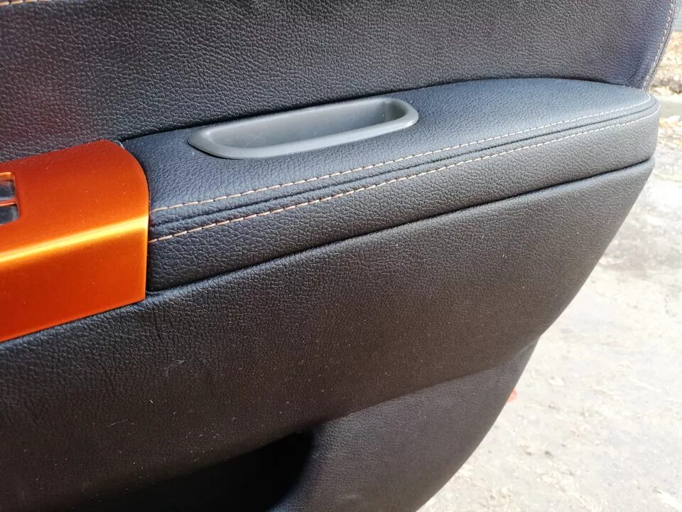 Toyota prius дверь