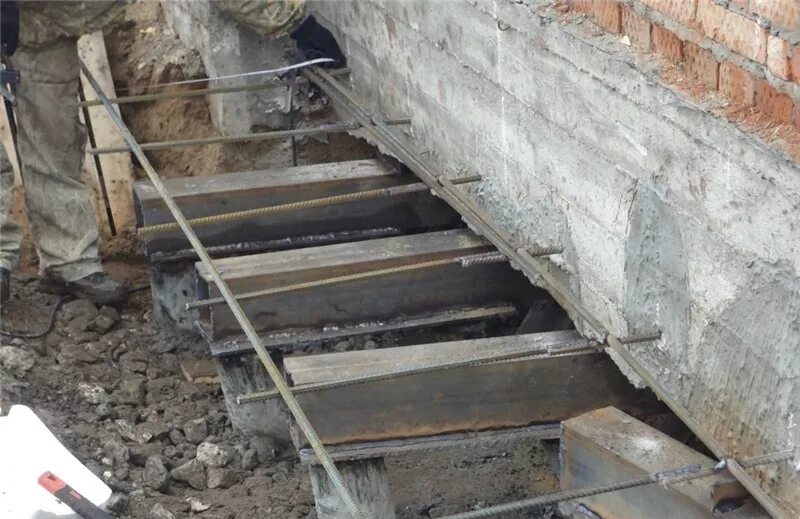 Укрепление дома. Усиление фундамента. усиление фундамента старого дома. старый фундамент. усилить старый фундамент.