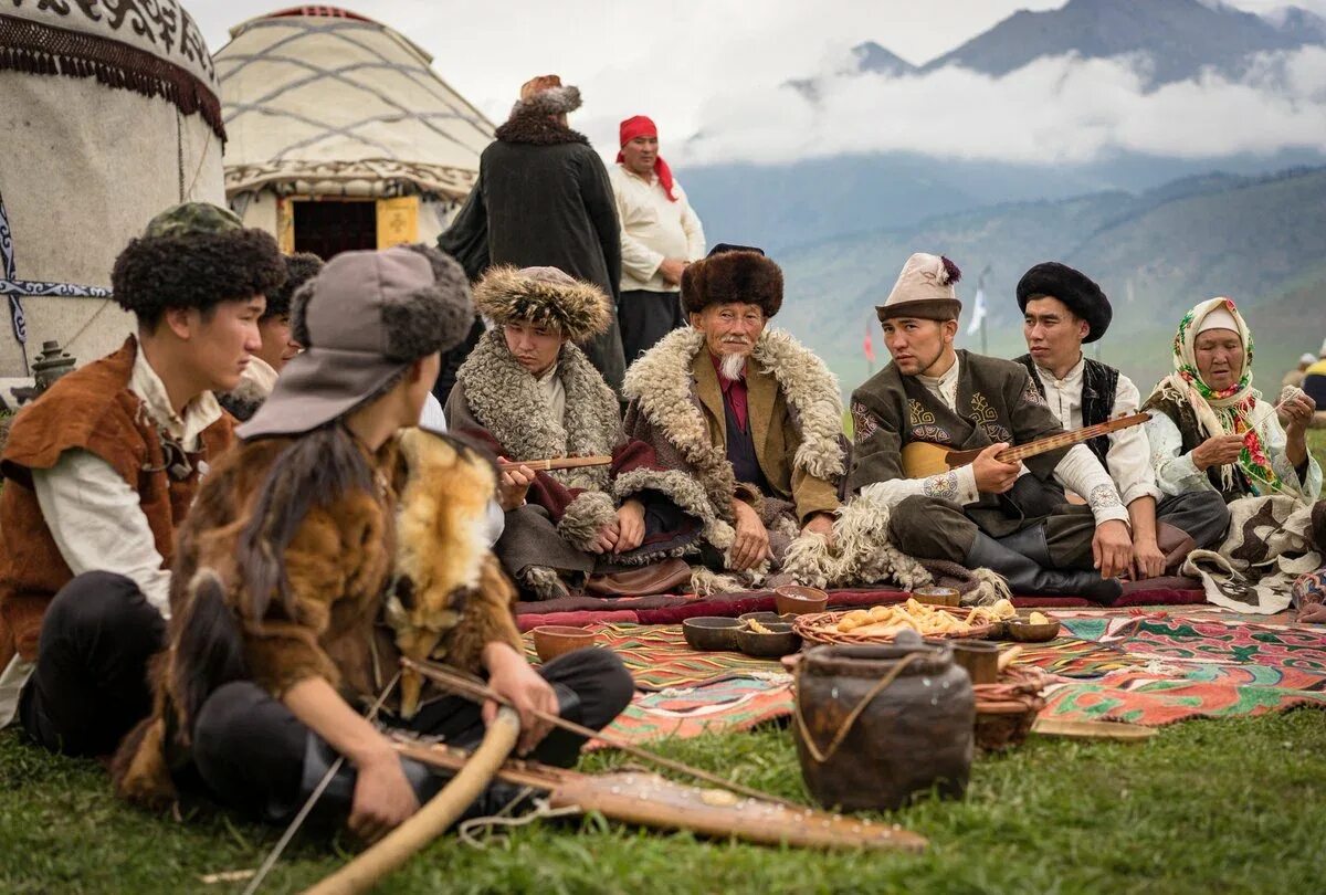 У многих народов есть игры. Кыргызы народ. Юрты алтайцев 19 век. Кыргызы и казахи. Киргизы бечен.