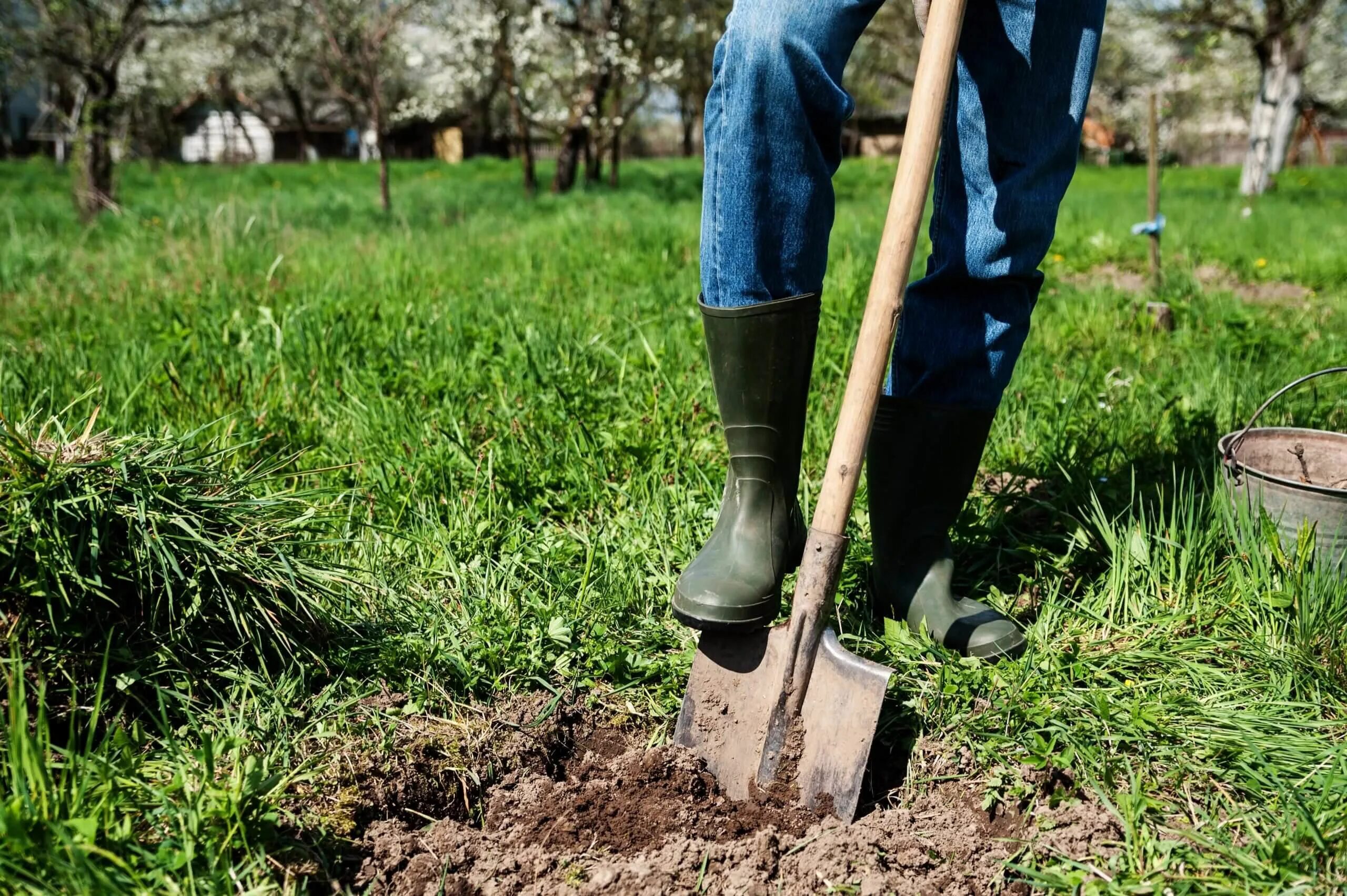 Digging holes. Копать огород. Копка огорода. Копание огорода. Перекопка огорода.