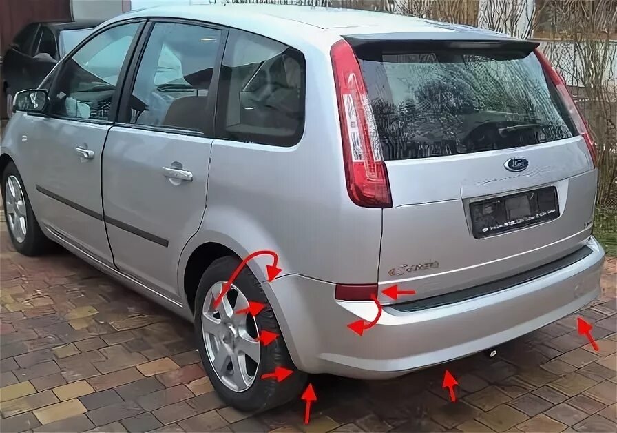 Comment retirer les pare-chocs avant et arrière Ford C-Max 1 (Focus) (2003-2010)