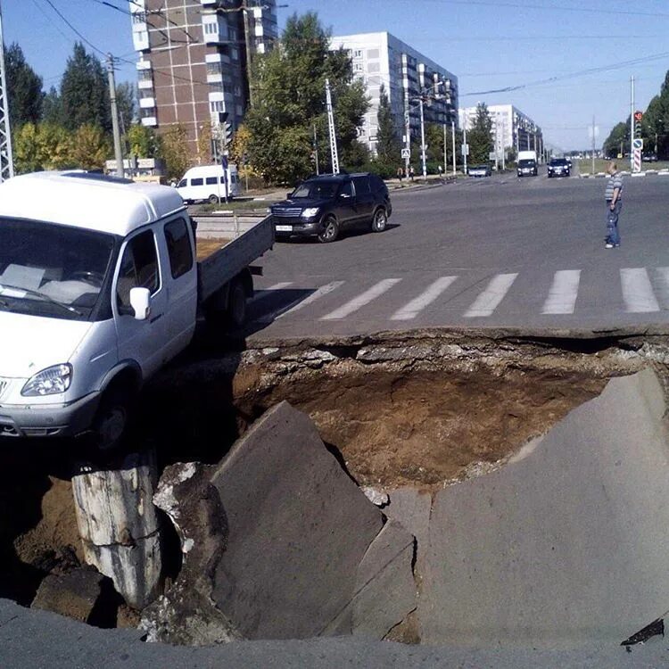 Дураки дороги театр. Дорога дураков. Дураки и дороги. Россия дураки и дороги. Дураки и дороги приколы.