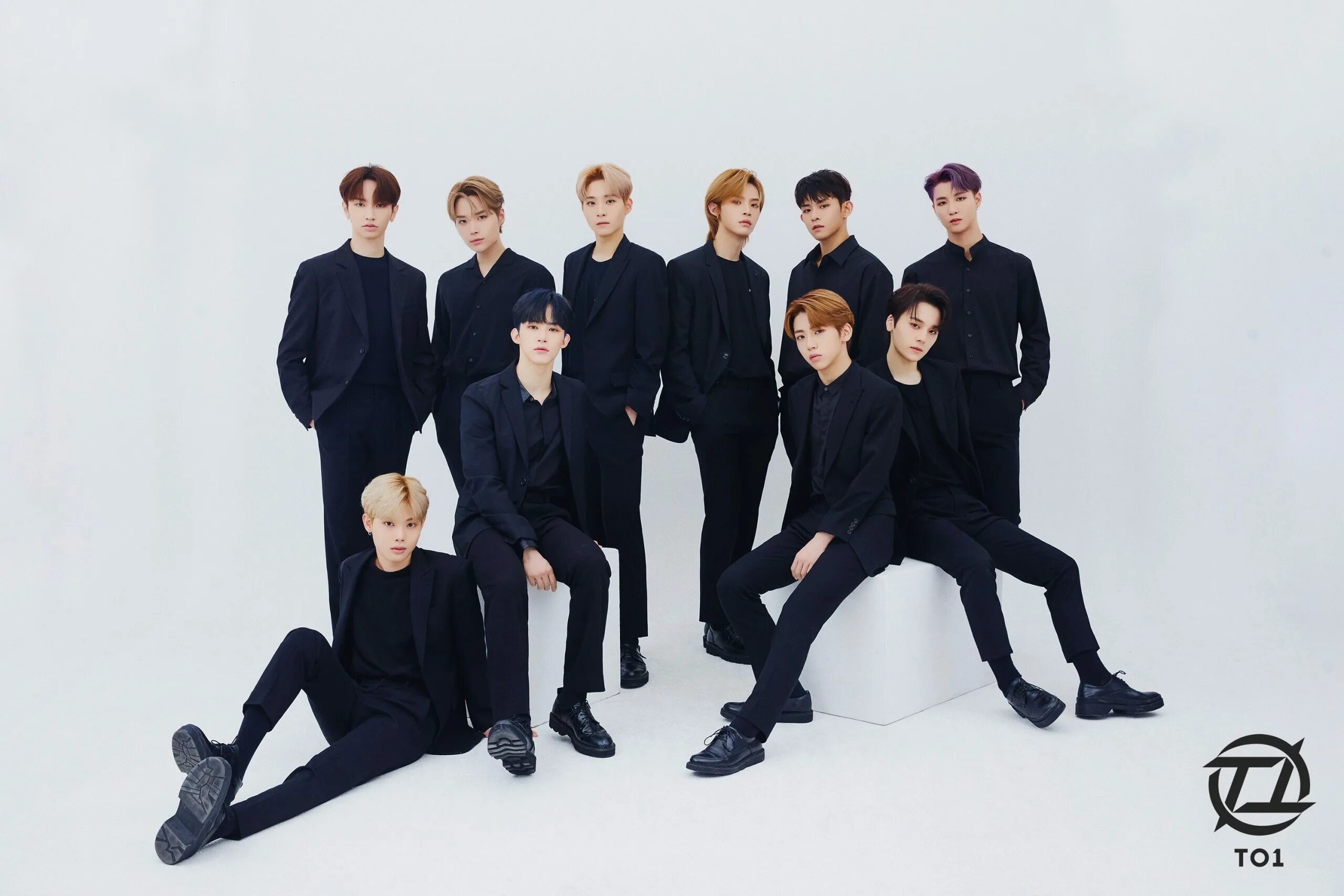 Кпоп группы в москве. Группа bts в москве. K-pop культура. Kpop группа itzy. Группа корейцев.