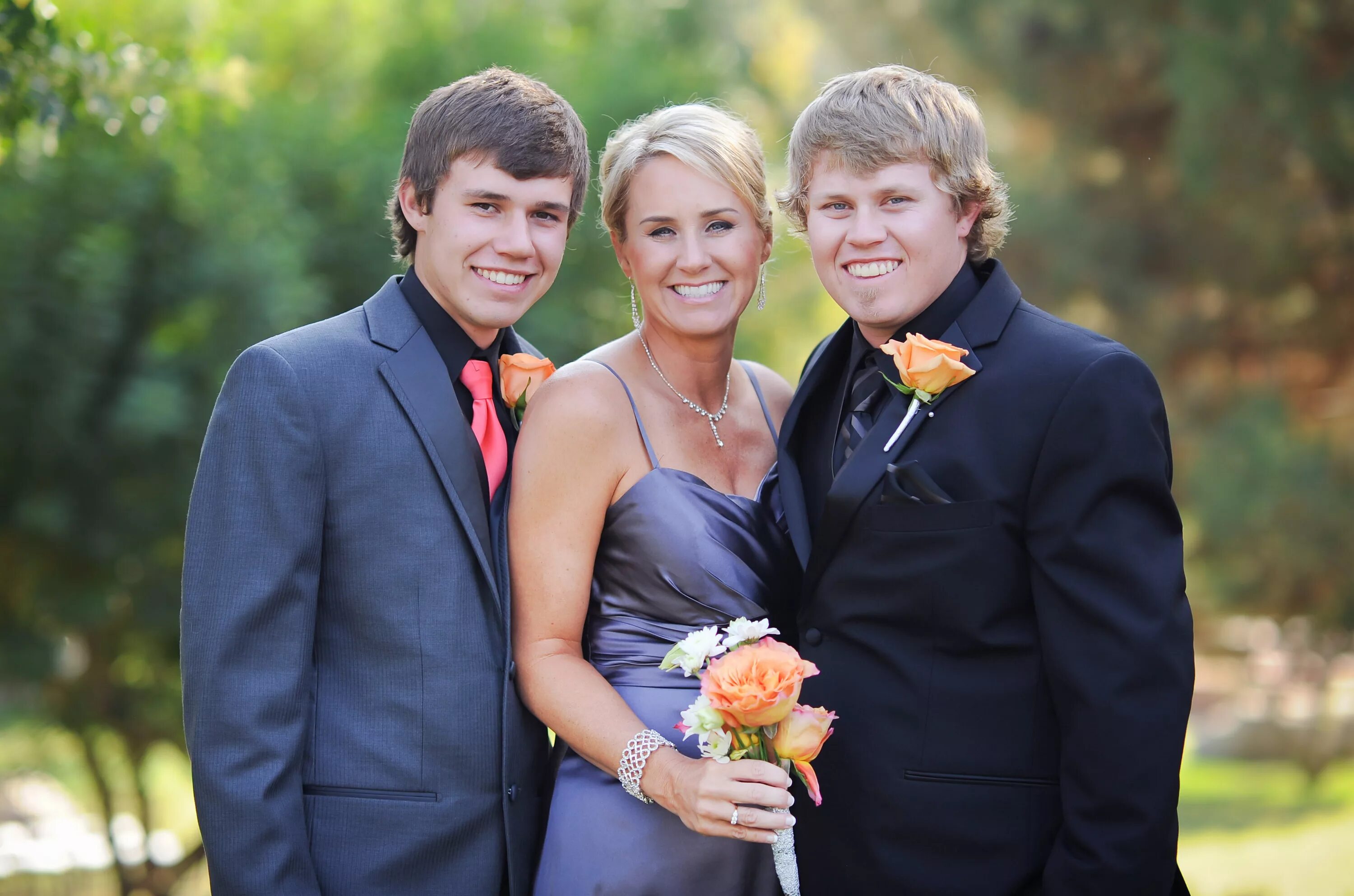 Сын женится на женщине с ребенком. Повторный брак. Невеста с ребенком. Сын женится на женщине с ребенком. Свадебные фото с родителями.