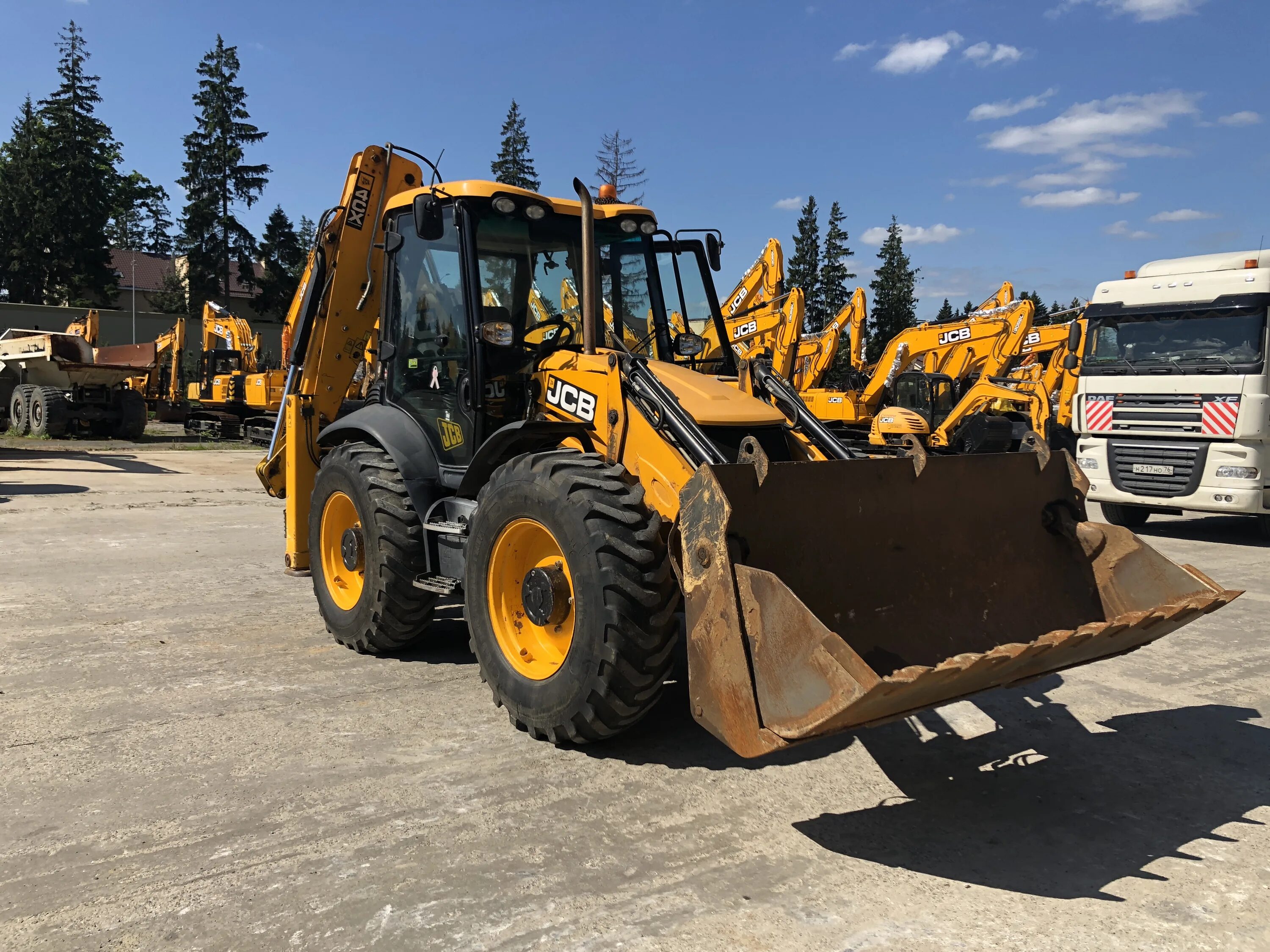 Jcb 4cx 14h2wm. Jcb 4cx 1999 г. Jcb 4cx супер. Экскаватор jcb 4cx. Фронтальный ковш экскаватора погрузчика komatsu wb93r.