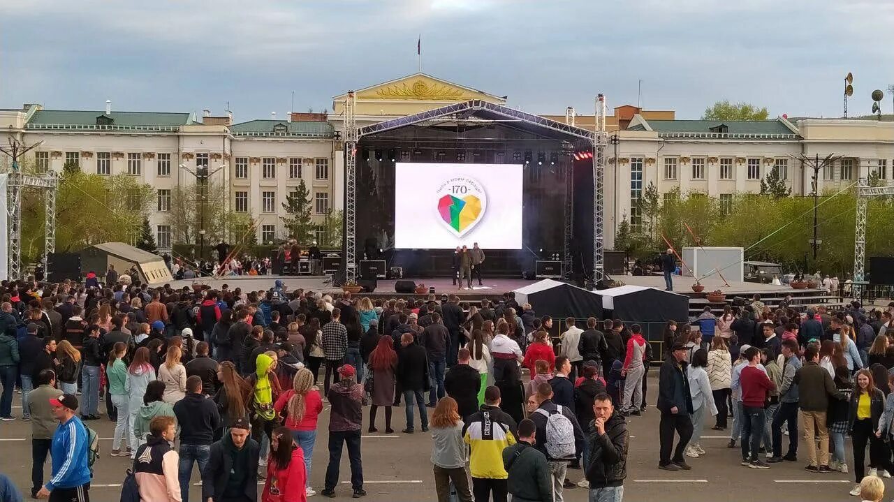 Мероприятие на площади ленина сегодня. Город Чита площадь Ленина. Площадь Ленина 2010 Чита. Орел 5 августа площадь Ленина. Концерт на площади Ленина.