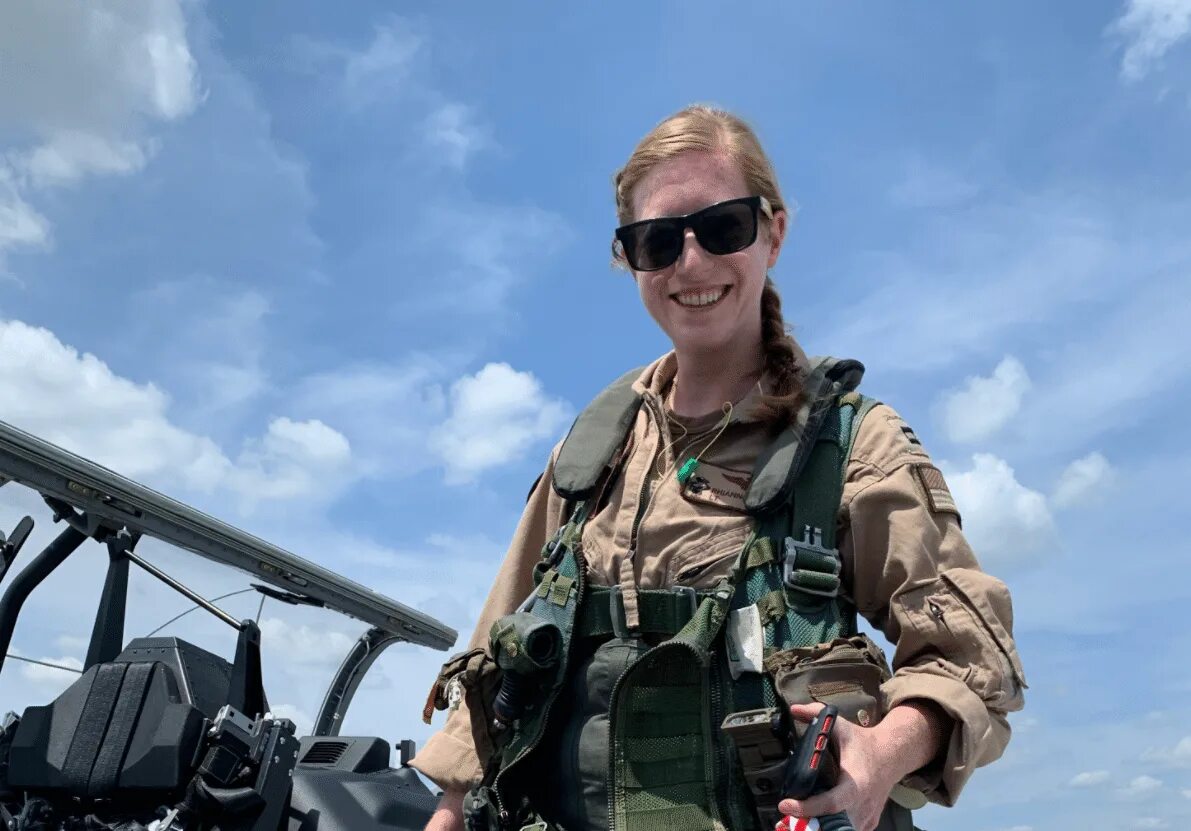 Пилот ввс сша. Us navy pilot. робин гордон пилот инструктор. пилоты вмс сша. вмс сша синтия филдс.