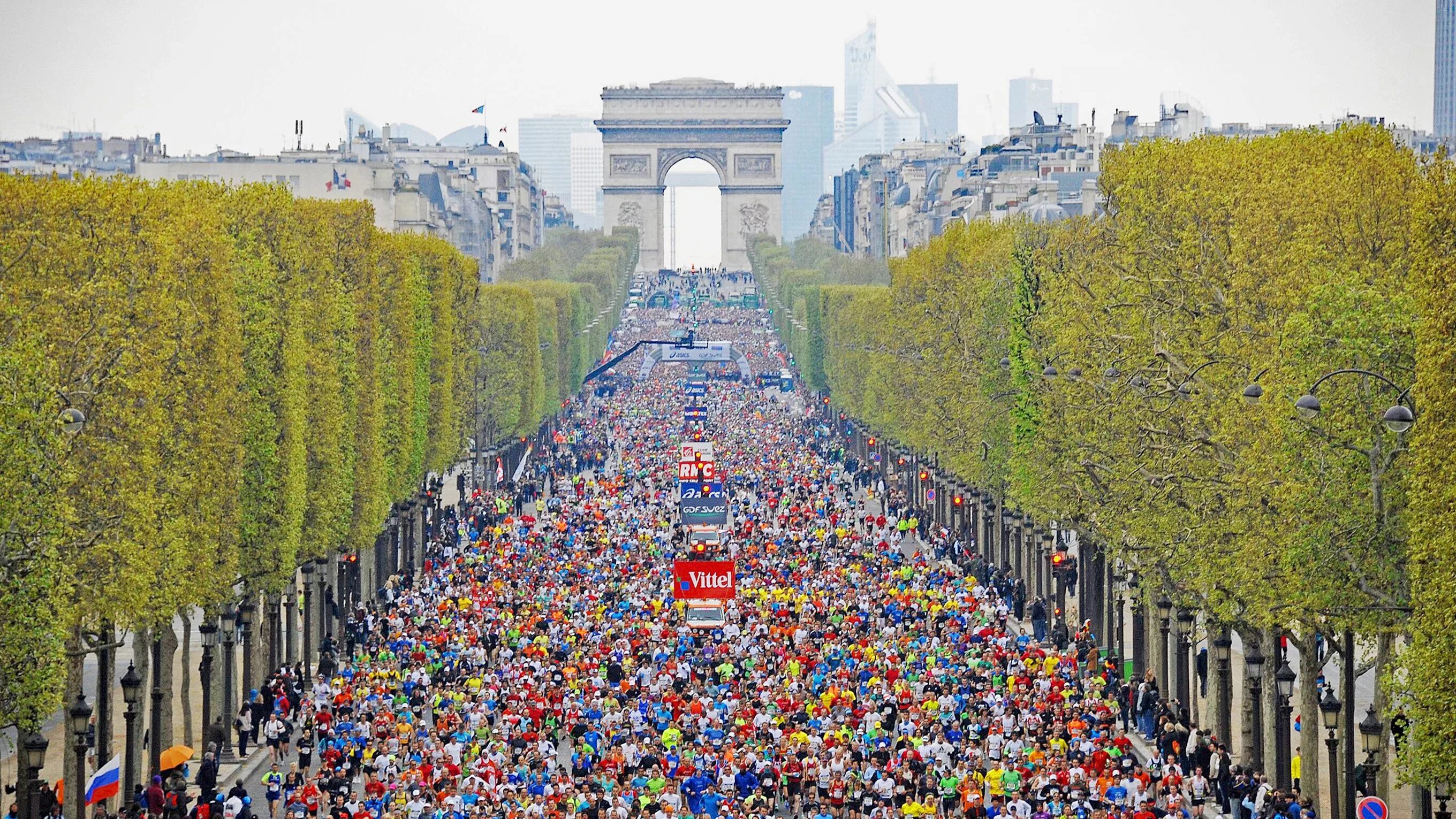 Года и стала последним крупным. Марафон в Париже. Marathon de Paris. Парижский полумарафон. Бег в Париже.