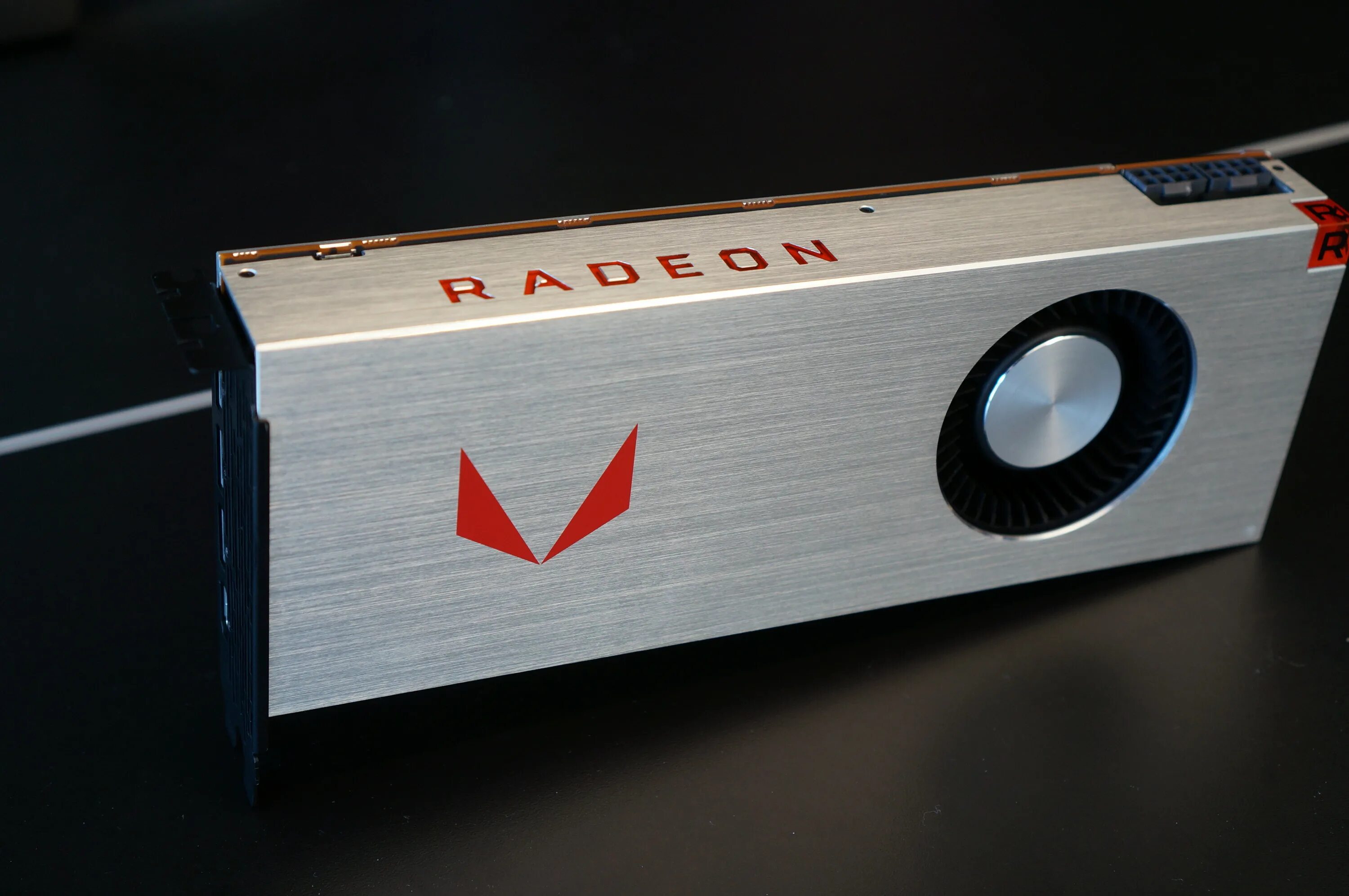 Vega 64 купить. AMD Vega 64. AMD RX Vega 64 reference. Видеокарта AMD Radeon RX Vega 64. AMD RX Vega 64 (8 GB).