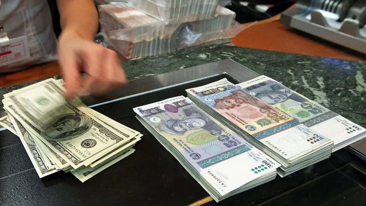 Валюта таджикистан рубль. Валюта Таджикистана. Валюта доллар таджик. Доллар на Сомони. 100 Долларов в Сомони.
