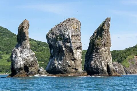 Скала три