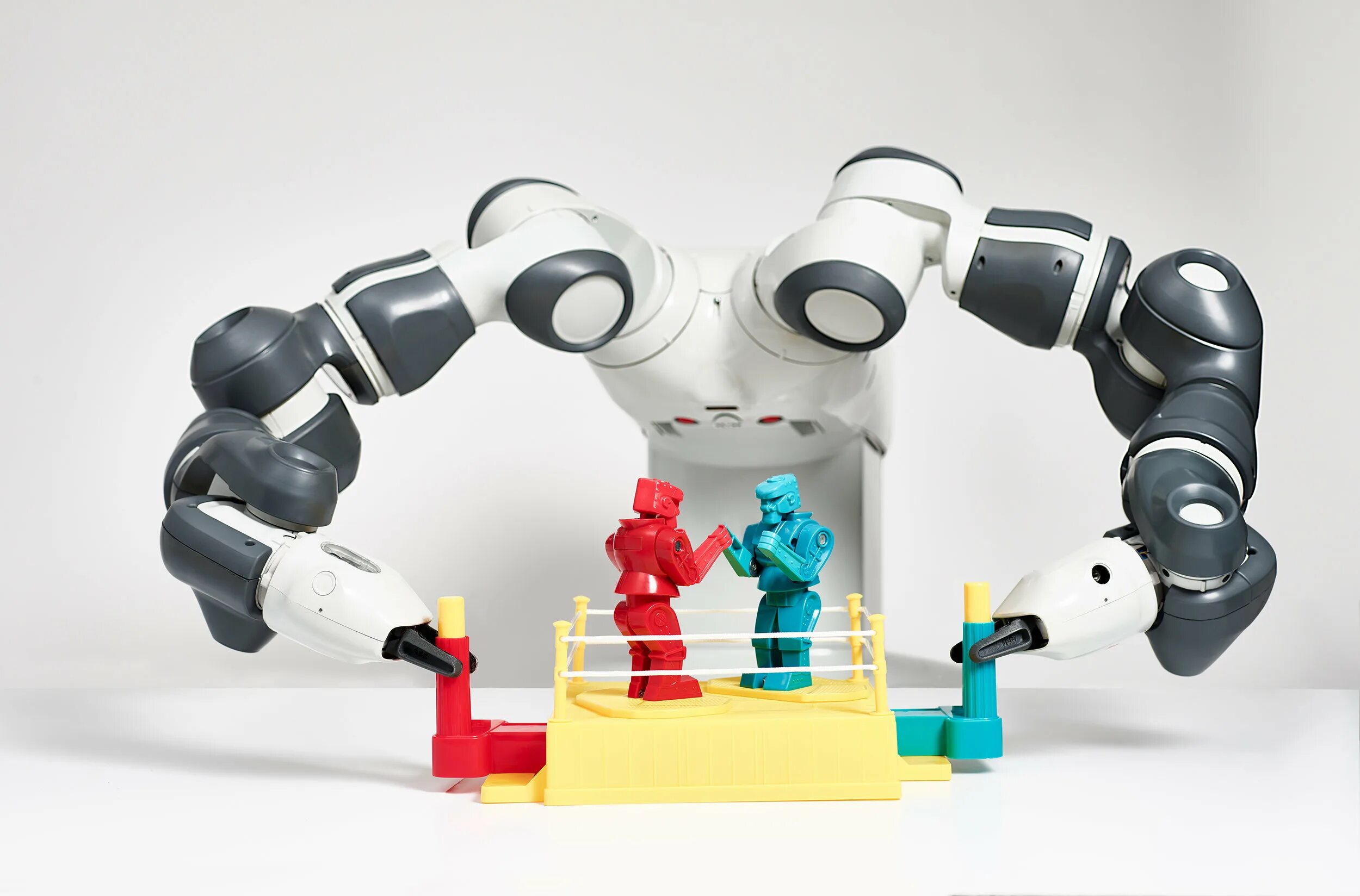 Роботы play the game. Развлекательные роботы. Роботы для развлечения. Робот боксер игрушка. Роботы в сфере развлечений.