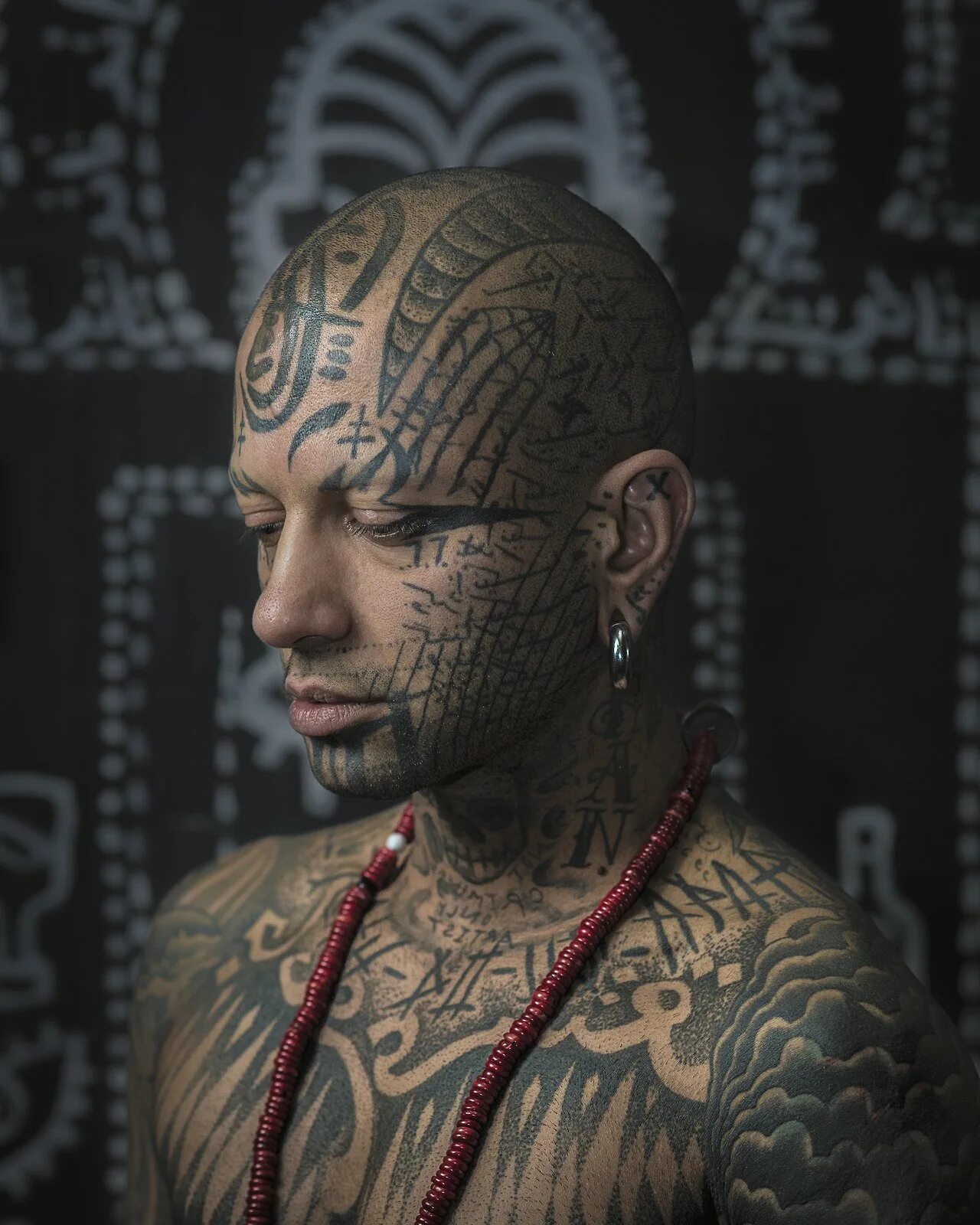 люди с тату на лице