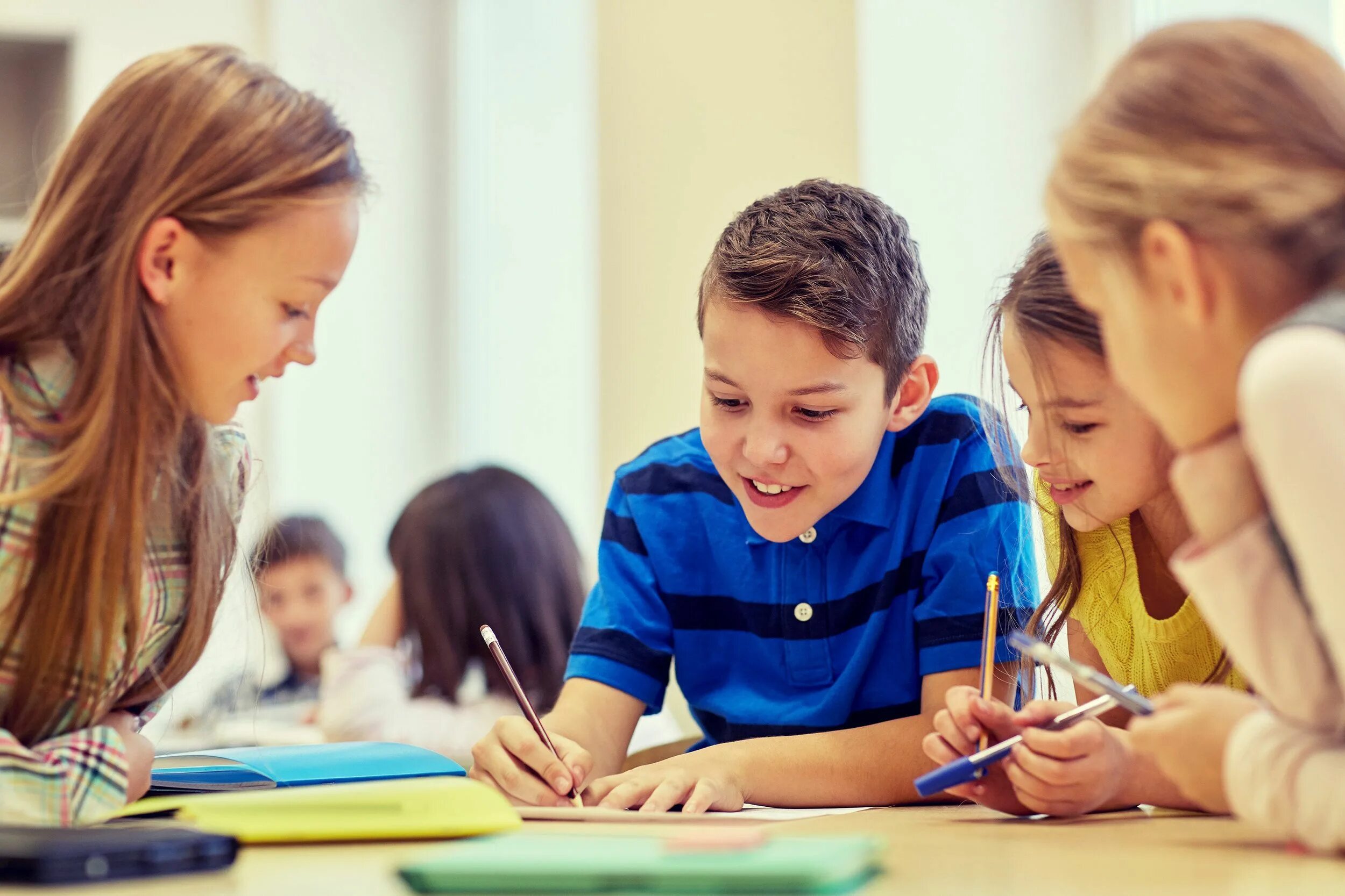 Elementary c. Класс с учениками. Дети на уроке. Ученики в школе. Школьники на занятиях.