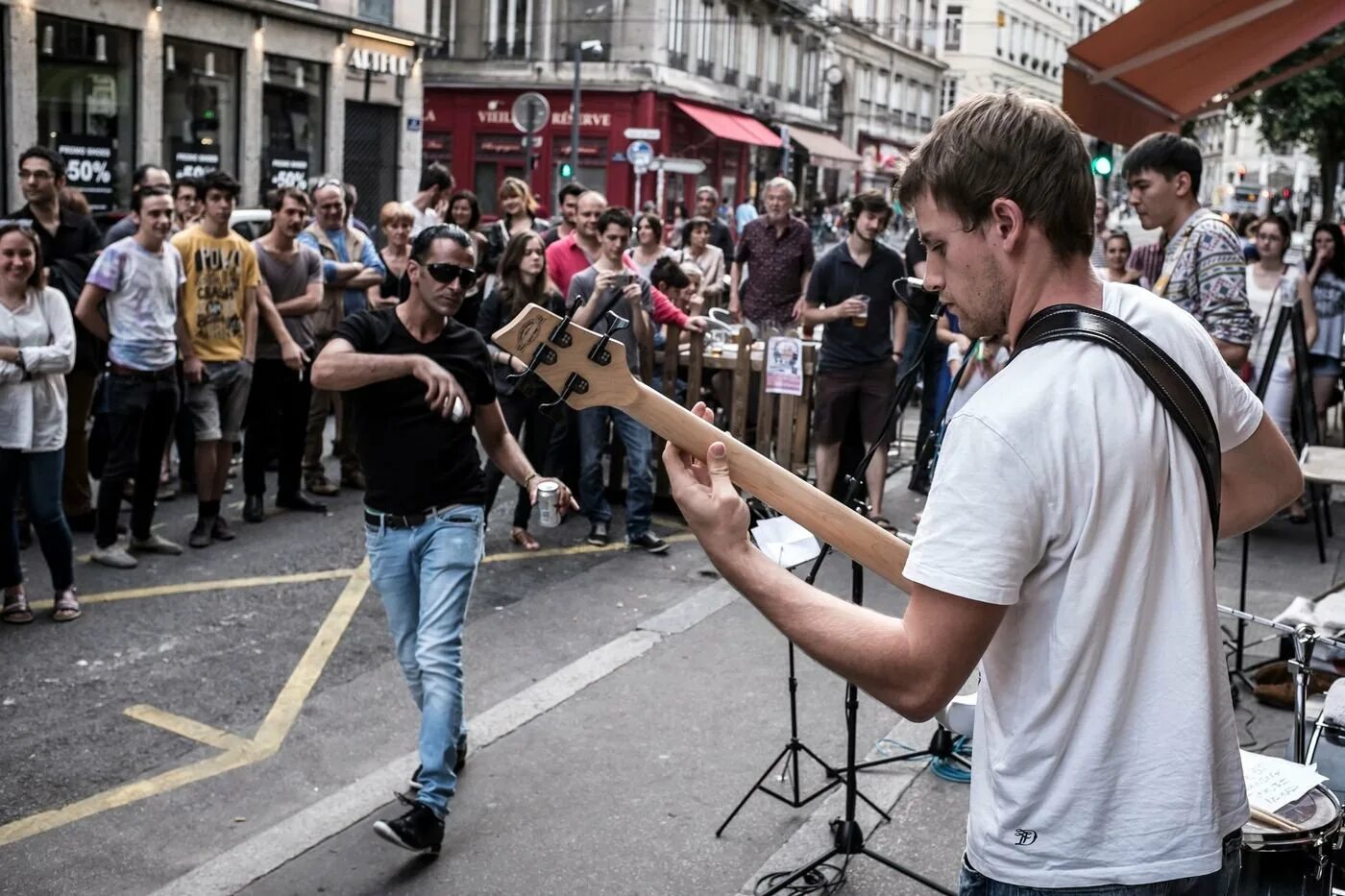 Fête de la musique во Франции. Музыкальный фестиваль во Франции. Музыкальный праздник во Франции. Культура Франции 21 века.