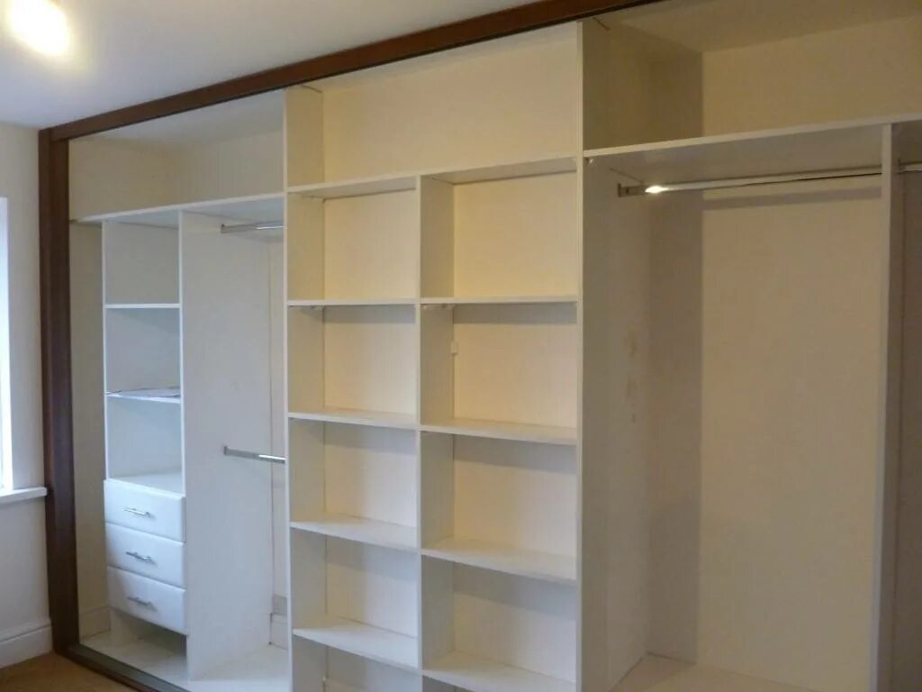 Встроенный шкаф купе наполнение. Шкаф купе 1700мм наполнение. Наполнение шкафа купе. Встроенные шкафы наполнение. Шкаф купе 2400х2400х600 наполнение.