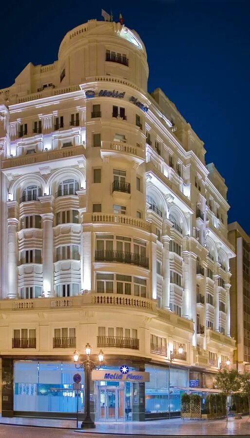 Гостиница валенсия. Отель валенсия. Hotel valencia center. Valencia hotel. Туристы в валенсии.