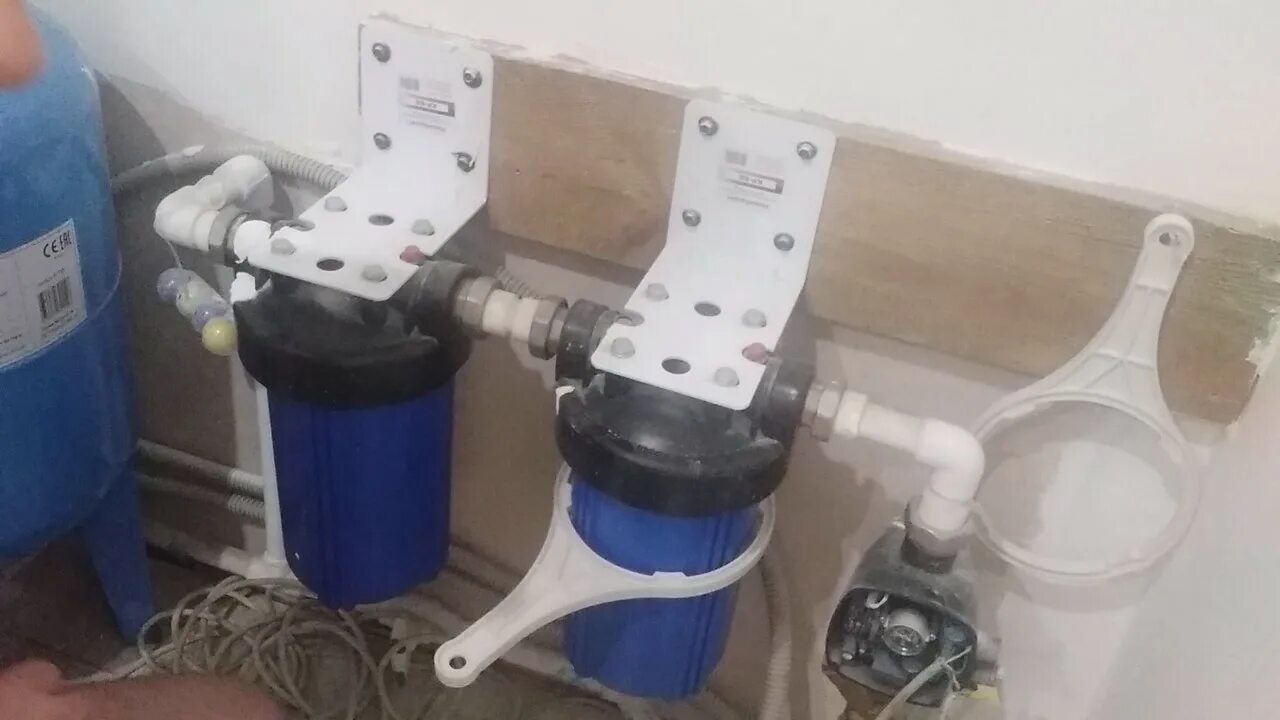 Порядок установки фильтров для очистки воды гейзер 3 картриджи. Гейзер 3 картриджи. Замена фильтров аквафор с обратным осмосом. Монтаж фильтра для воды. Фильтр система осмоса гейзер.