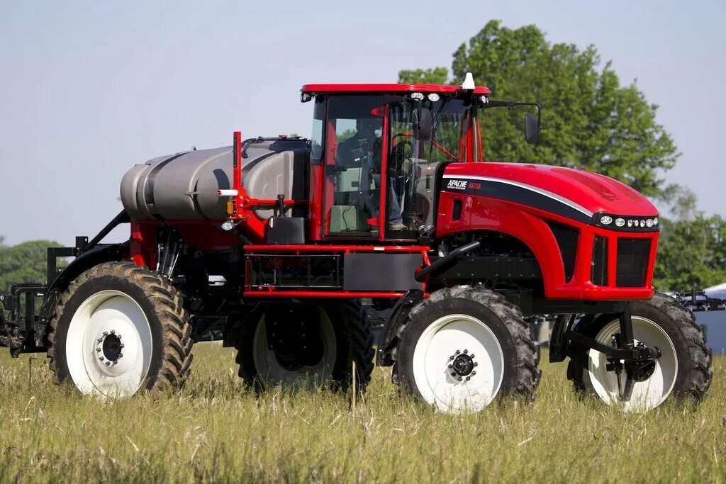 комбайн. ооо октябрьское тамбов. сельское хозяйство тамбовской области. техника case и new holland. ао октябрьское ростсельмаш тамбов.