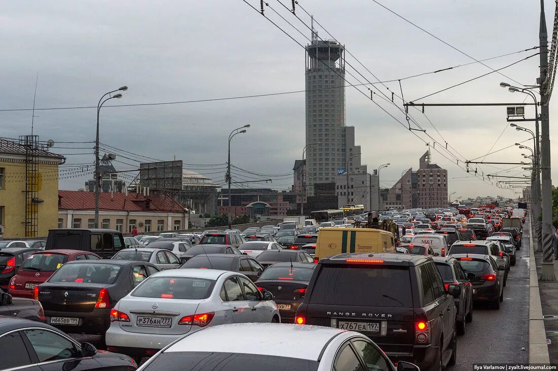 Почему сегодня пробки в москве сейчас. Пробки в Москве. Московские пробки. Пробки в центре Москвы. Пробки в Москве фото.