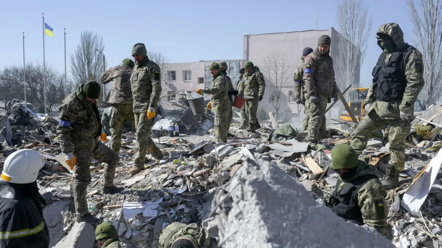 Сколько наших погибло при взятии авдеевки. Боевые действия. Убитвесолдаты в Украине российские. Военные солдаты на Украине.