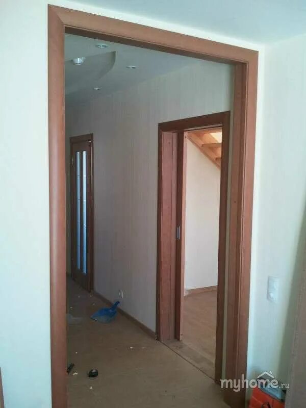 Отделка дверного проема. Откосы на двери межкомнатные. Волховец арки межкомнатные. Отделка межкомнатных проемов без дверей. Обрамление дверного проема.