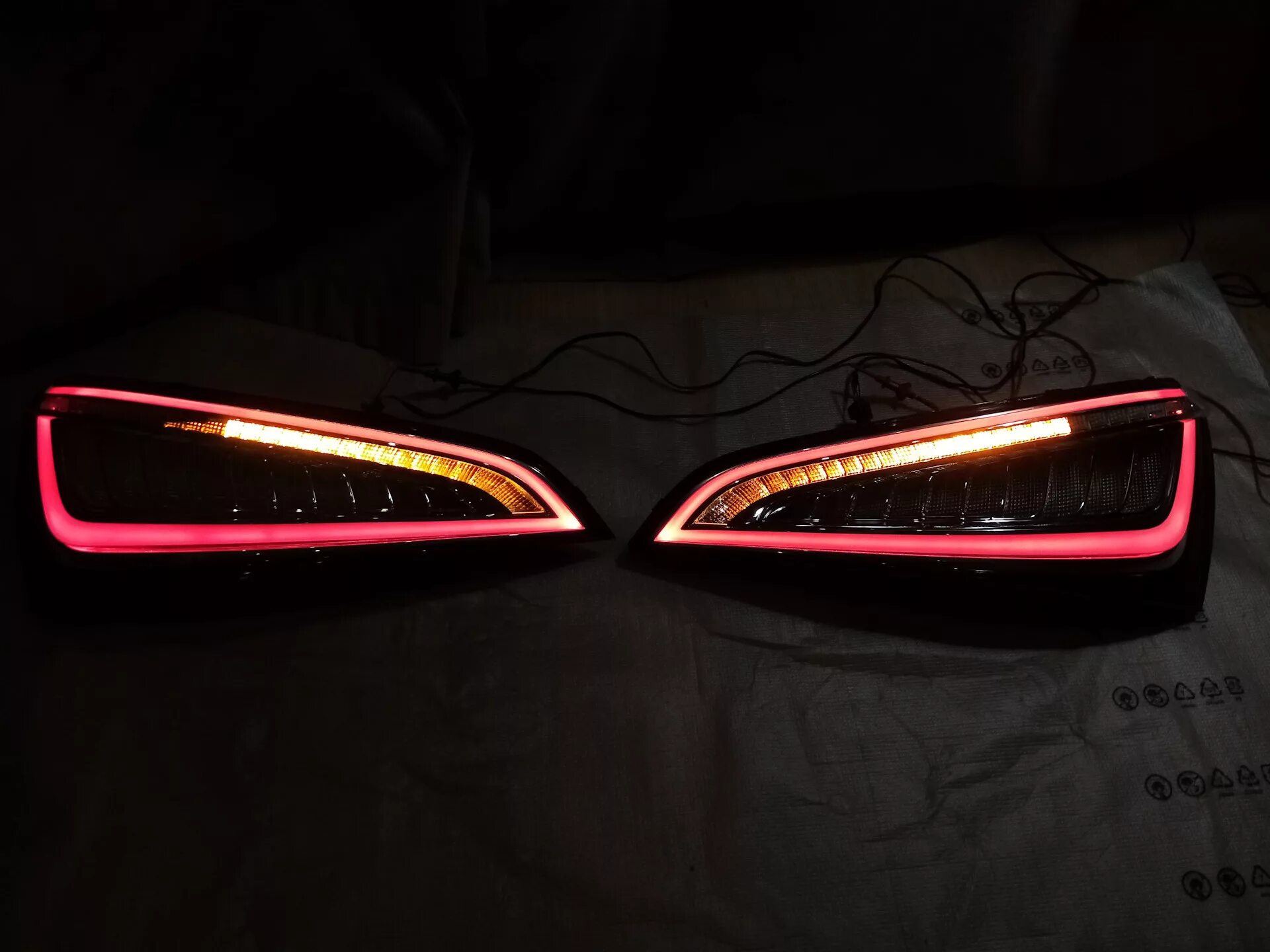 Задняя оптика ауди q3. Ауди q5 задние фонари. Q5 задние фонари. Ауди q5 задние фонари. Q5 задние фонари.