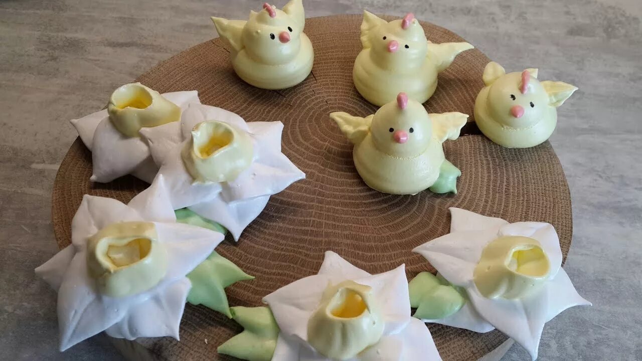 Цыплята из зефира. Цыплята безе украшения для куличей. цыплята из безе. цыплята из меренги для украшения. цыпленок из безе на пасху.