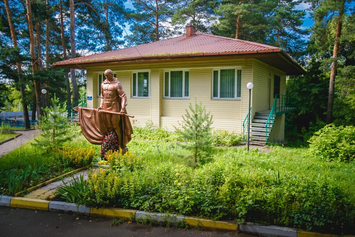 памятник серпуховский район лужки венгерским. лужки серпухов. храм лужки серпуховский район. оздоровительный комплекс лужки, деревня лужки. санаторий лужки серпуховский район.