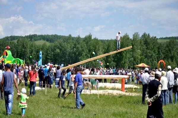 Сабантуй бревно. Сабантуй столб. Сабантуй шест. Сабантуй бревно наклонное.