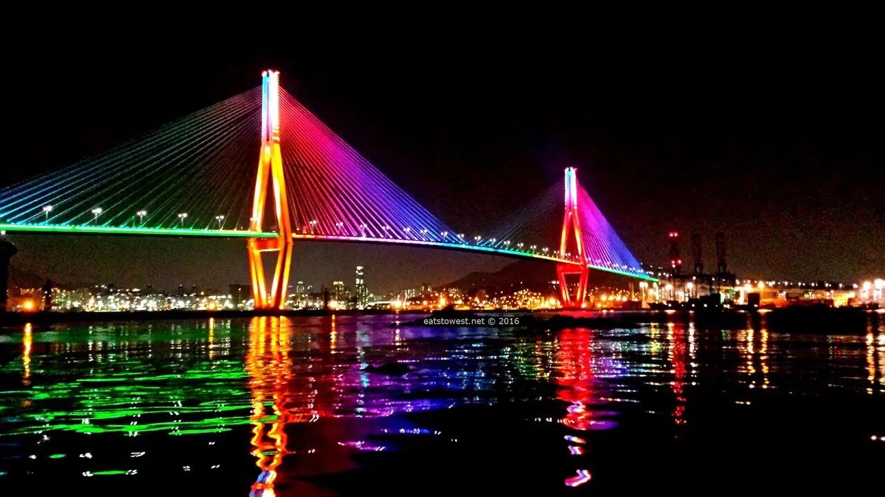 Южная корея красноярск. Корея на шахтеров красноярск. Автосалон на шахтеров в красноярске. Южная корея магазин красноярск. Южная корея молодежь.