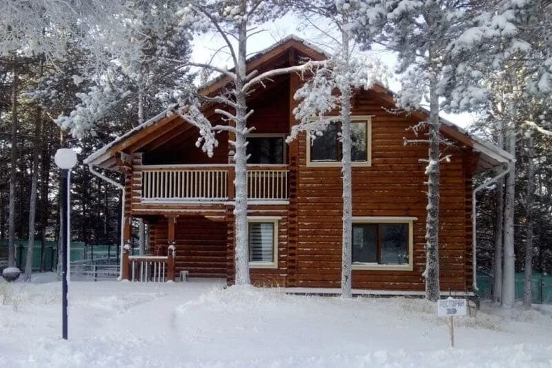 База отдыха хадарта на байкале. Турбаза на байкале зимой. Турбаза листвянка на байкале. Отель флагман листвянка. Турбаза на байкале зимой.