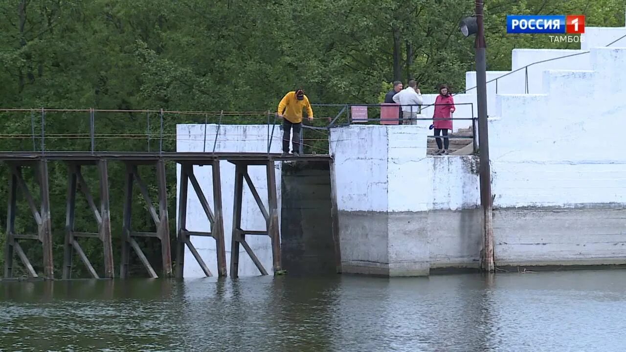 Уровень воды река цна. Канал с водой. Тамбов река Цна обмелела. Возвели плотину в Тамбове. Астраханский мост Тамбов.