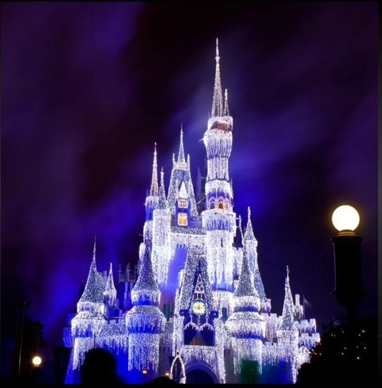 замок из хрусталя. королева хрустальный замок. белый замок часодеи. хроники нарнии ледяной дворец. виктор королёв 1999.