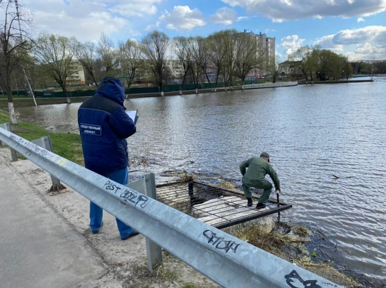 Девочка утонула в Бронницах. Сточная канава. Разлив Москва реки в Бронницах.