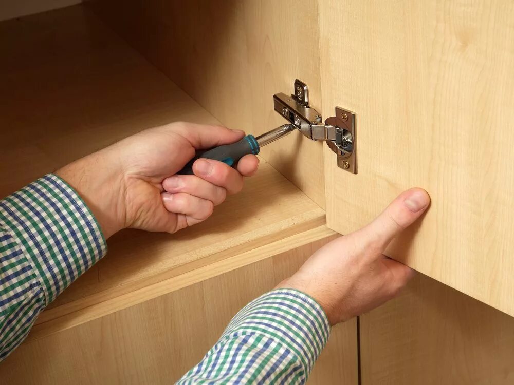 Схема монтажа двери купе шкаф. Дверцы кухонных шкафов фанера. Как разобрать дверце шкафа. Система раздвижных дверей шкафа купе аристо. 02.