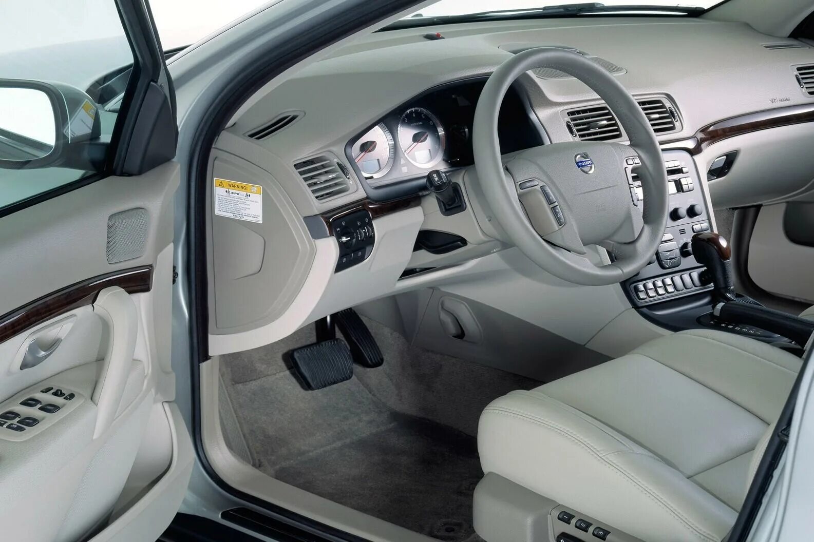 Дверь volvo s80. Volvo s80 Interior. Volvo s80 белый салон. Вольво с 80 белый салон. Volvo s80 интерьер.