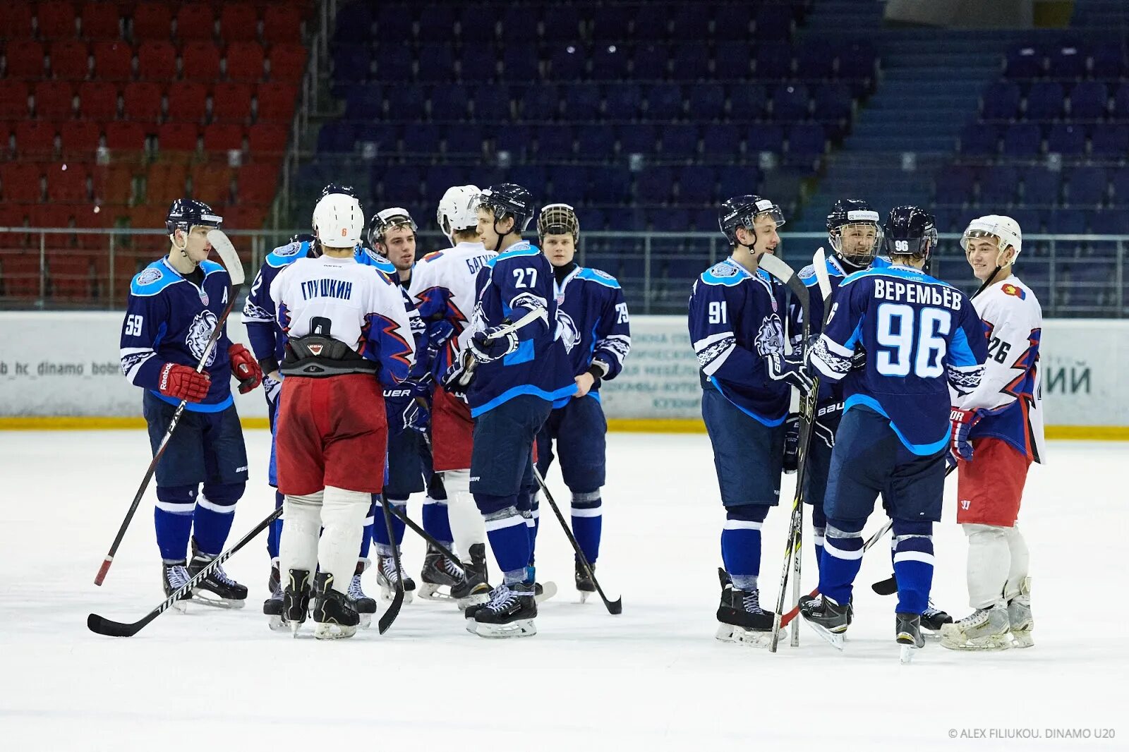 Хк брест. Хк 2009. Динамо шинник хоккейный клуб. Хк брест. Хоккейная команда брест.